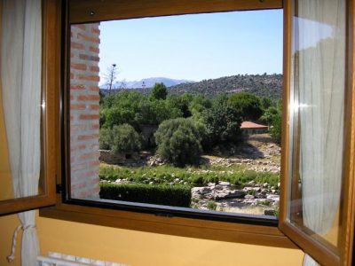 Finca de 4000 m2 con piscina en recinto vallado, barbacoa, zona de césped, aparcamiento privado...